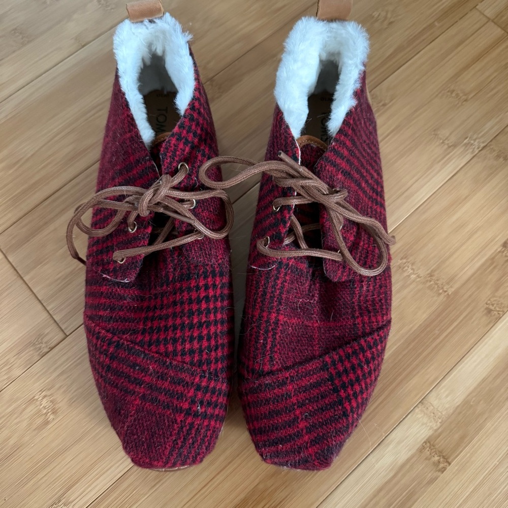 NEW Toms Bota Chukka Boots Buffalo Plaid Faux Fur Lined Lace Up Size 10
